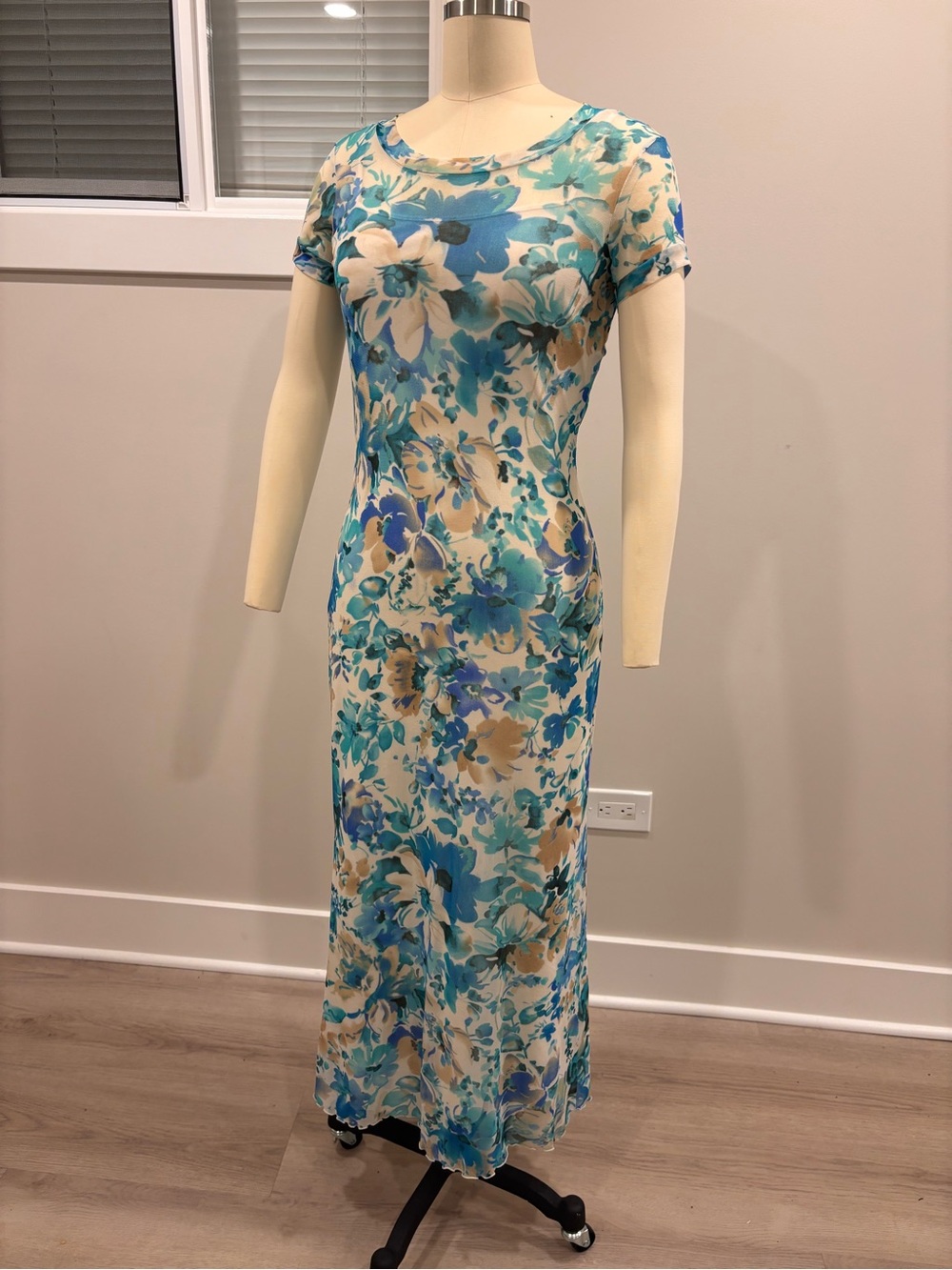 Floral Scoop Neck Maxi Dress in Blue and Cream